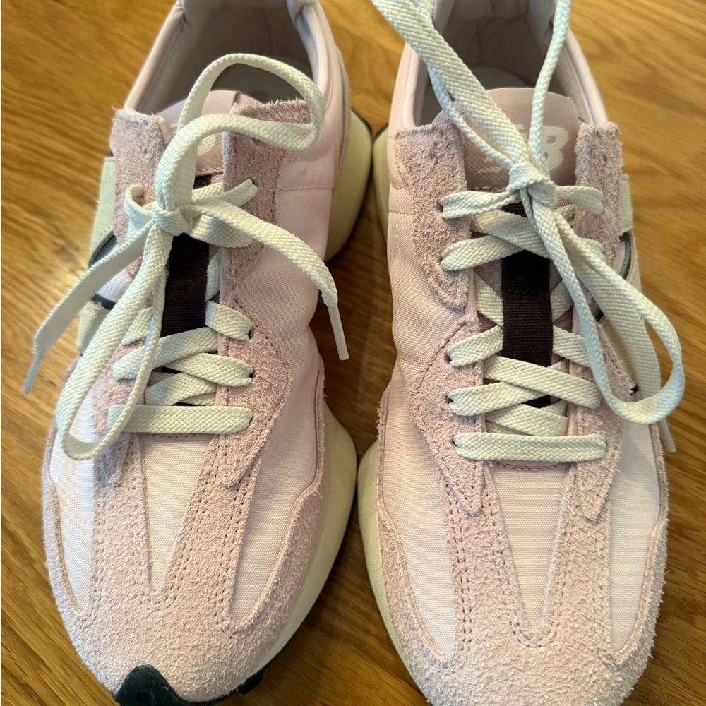 New Balance 327 Women's Light Pink Lace-Up Sneakers